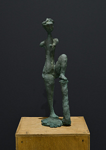 «Одягає панчоху», 2019